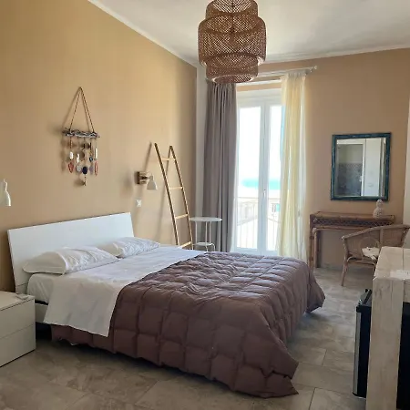 Oda ve Kahvaltı Brezza Marina