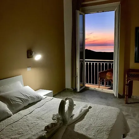 ベッド・アンド・ブレックファスト Brezza Marina トロペーア