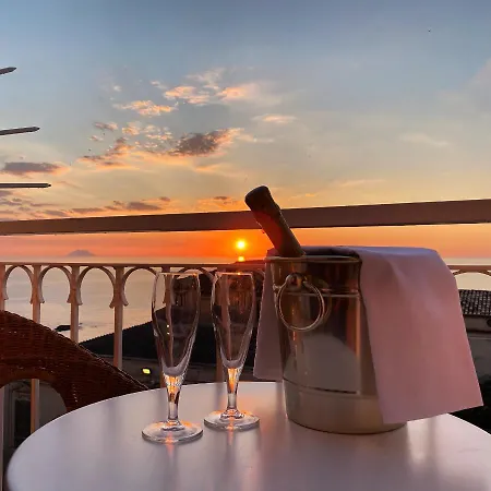 Brezza Marina Bed & Breakfast 4*