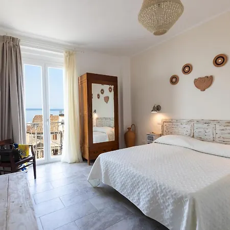 Oda ve Kahvaltı Brezza Marina Tropea